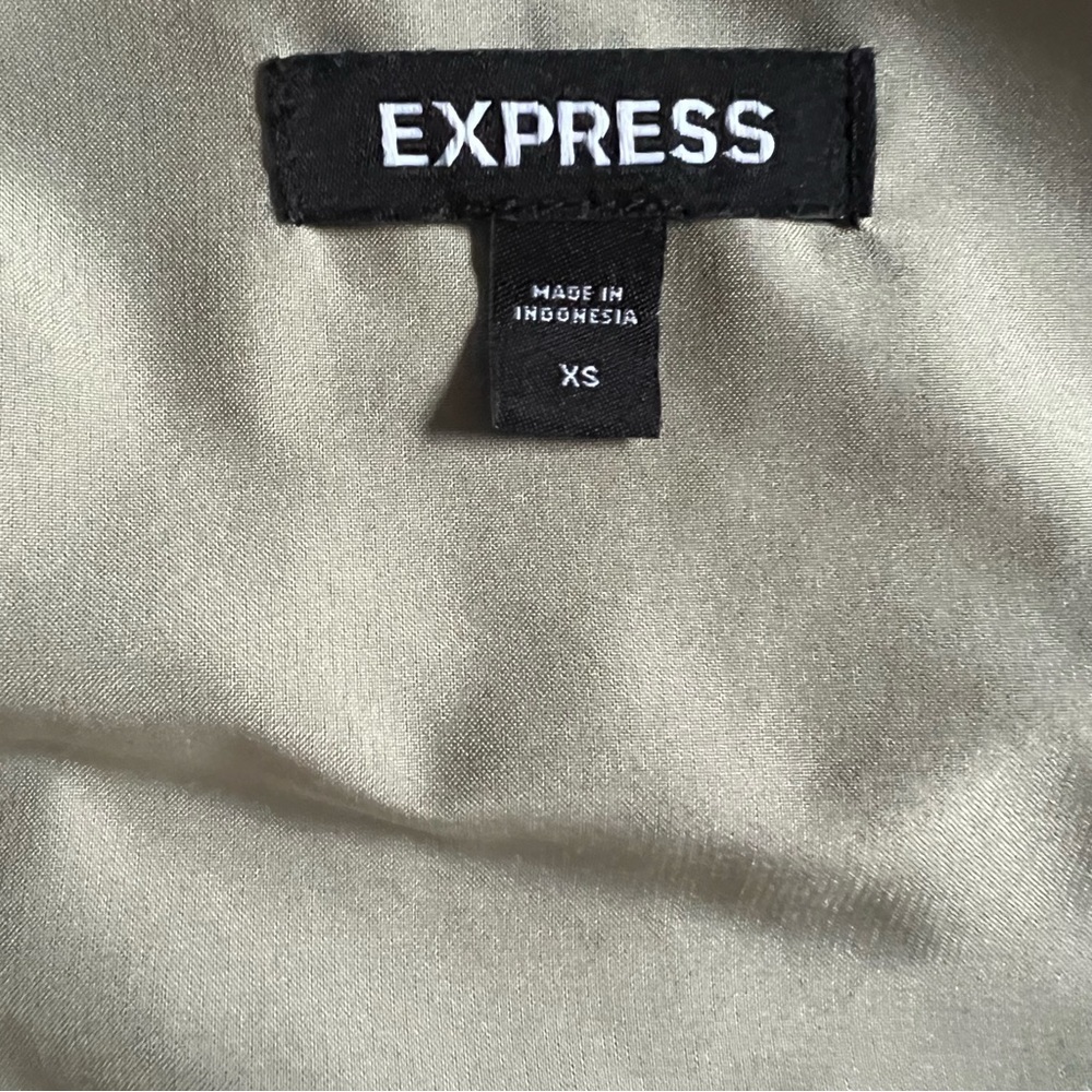 EXPRESS SAGE GREEN LINEN BLEND BUTTON UP TIE WAIST ROMPER SIZE XS - Picture 11 of 12
